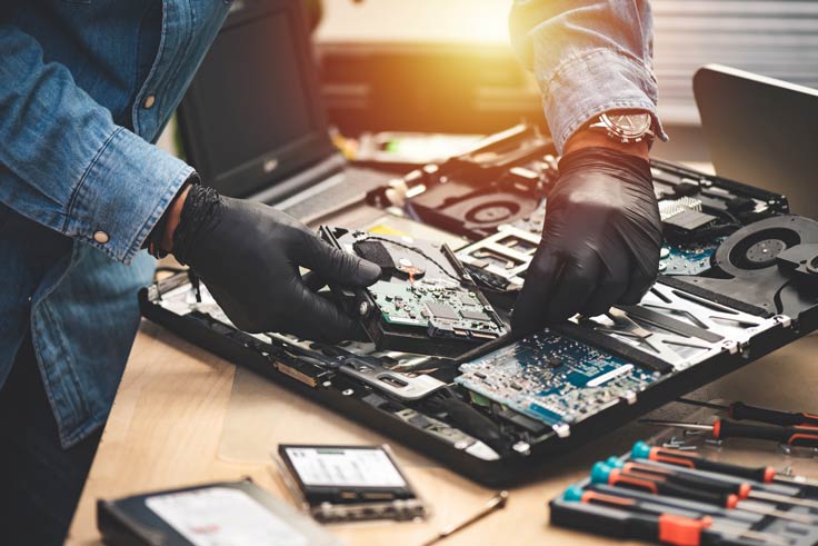 Ausbau der alten Festplatte am Laptop